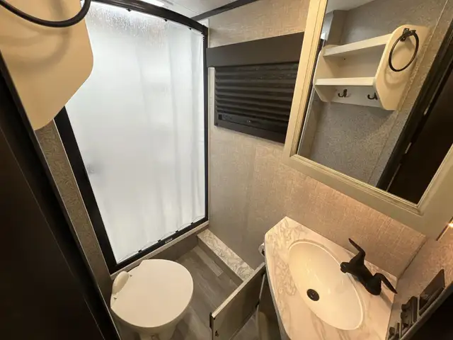 Bunkhouse Travel Trailer – Clean & Spacious - Photo 4