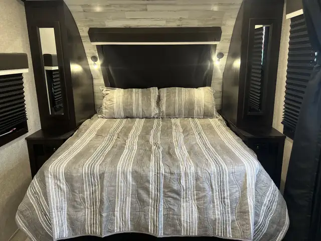 Bunkhouse Travel Trailer – Clean & Spacious - Photo 11