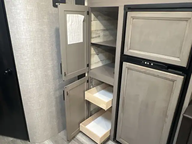 Bunkhouse Travel Trailer – Clean & Spacious - Photo 24
