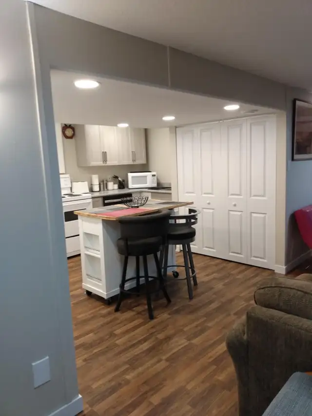 STUDENTS LEGAL FULLY FURNISHED ONE  BED DEN-QUEEN ELIZABETH AREA - Photo 4