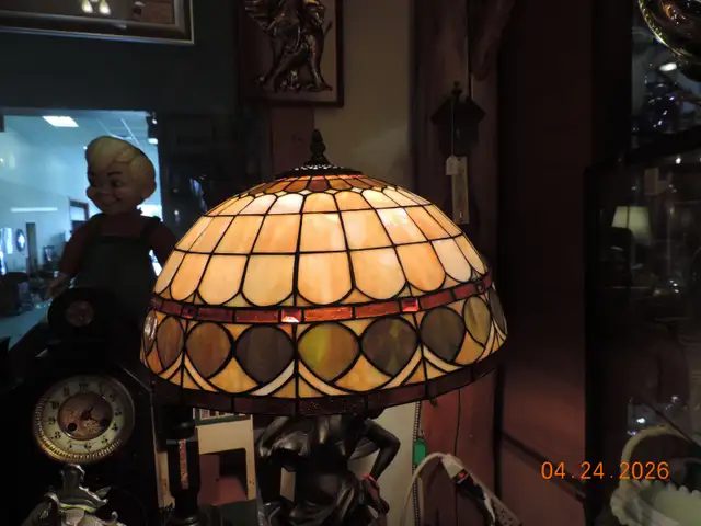 Tiffany Style Bronze Lamp - Photo 2