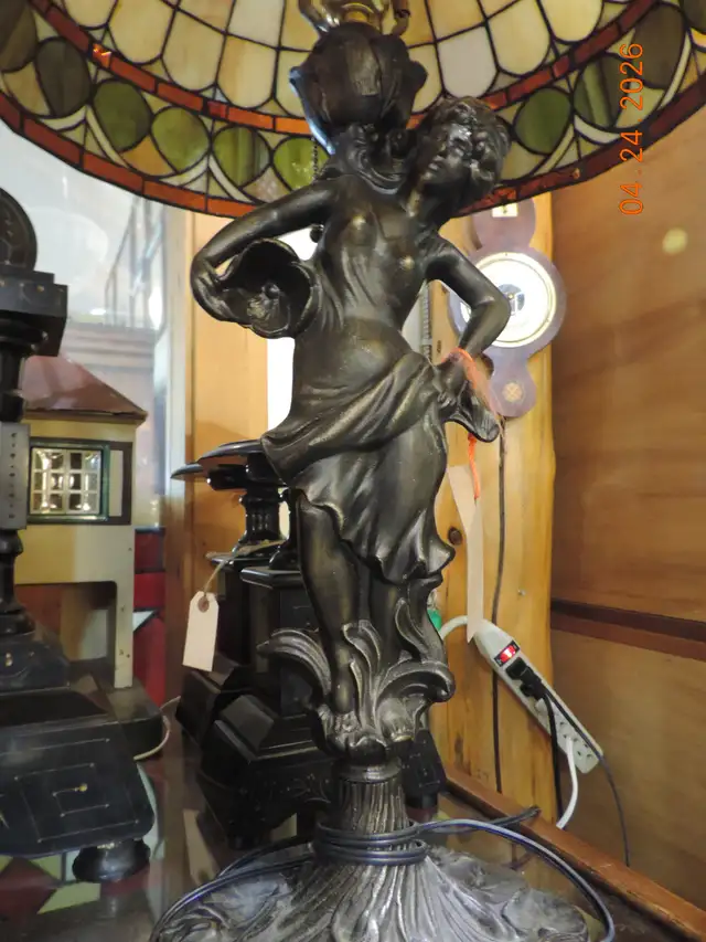Tiffany Style Bronze Lamp - Photo 3