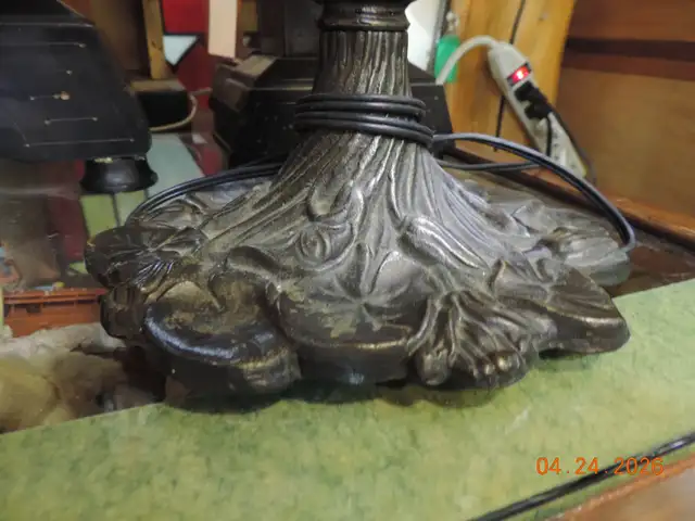 Tiffany Style Bronze Lamp - Photo 4