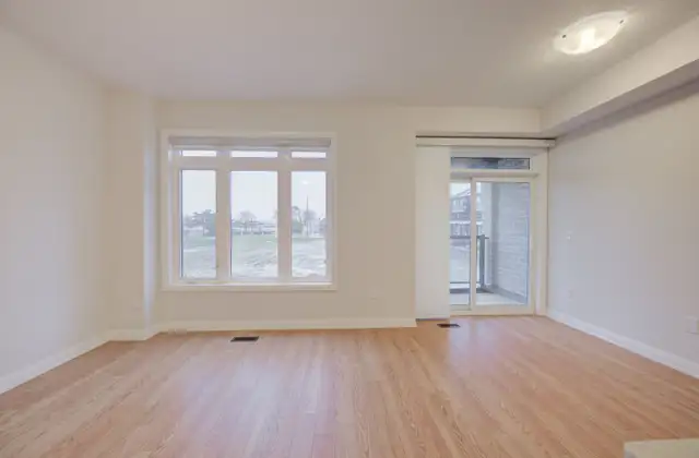 2 Bed 2.5 Bath New Townhouse for Lease in Brantford - Photo 4