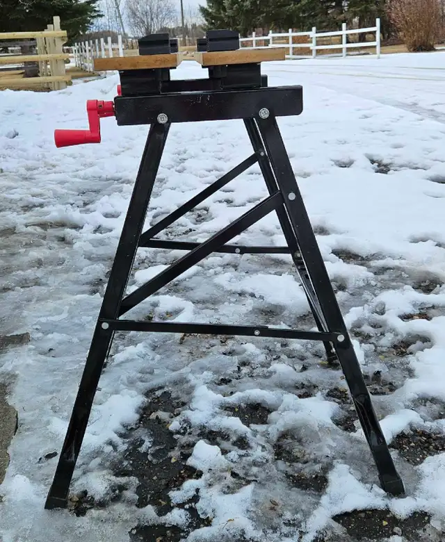 Portable Workbench - Photo 3