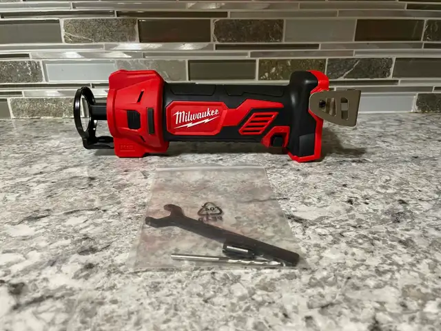 New Milwaukee M18 Cut Out Zip Tool - Photo 2