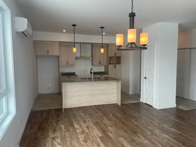 TRÈS GRAND 4 1/2 À LOUER DÈS MAINTENANT! - Photo 2