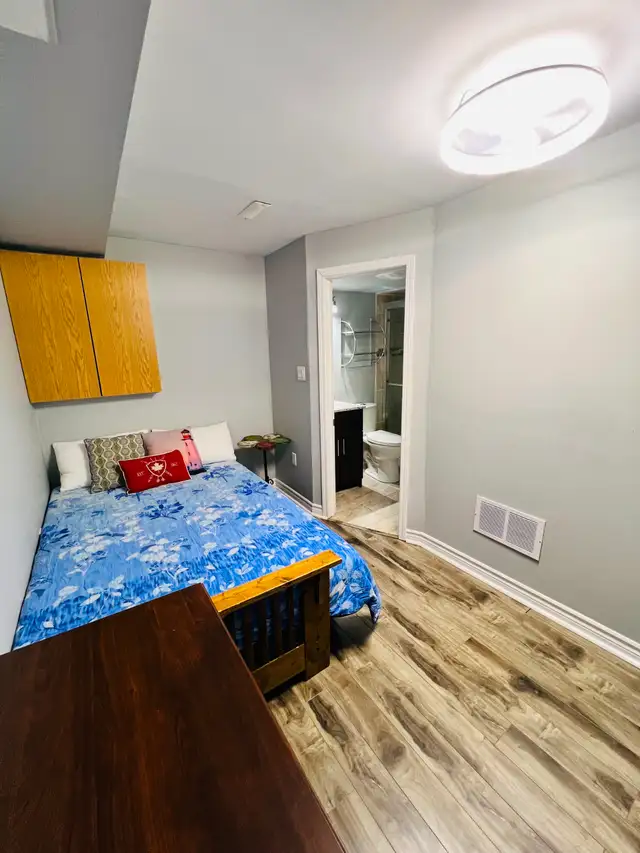 Furnished PRIVATE room & bathroom (Female only) Mississauga - Photo 2