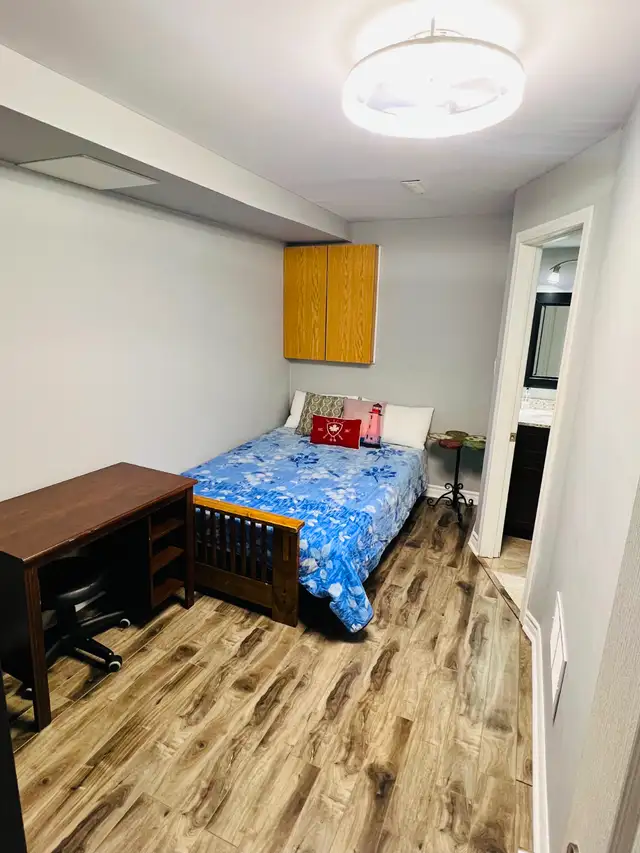 Furnished PRIVATE room & bathroom (Female only) Mississauga - Photo 5