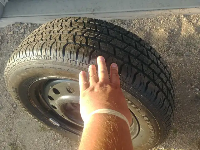 215/60R16 tire and steel rim - Photo 2