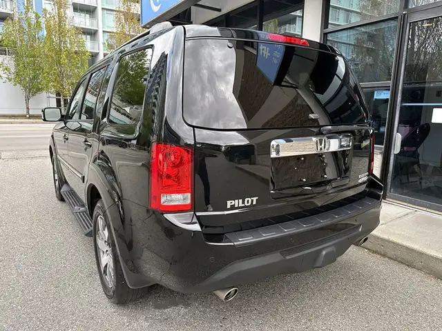 2013 Honda Pilot Touring | ONLY 32k KM | Local BC | 8-Passenger - Photo 4