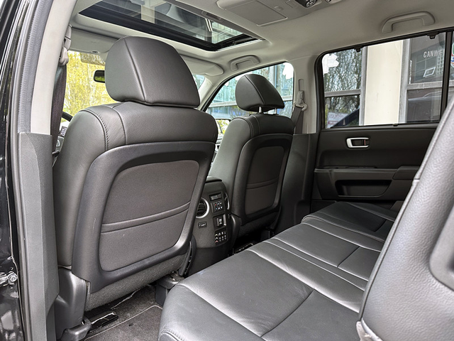 2013 Honda Pilot Touring | ONLY 32k KM | Local BC | 8-Passenger - Photo 10