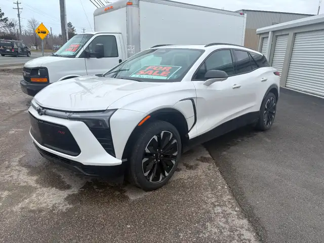 2025 Chevrolet Blazer EV RS AWD – 25,000 km – $50,000 OBO - Photo 2