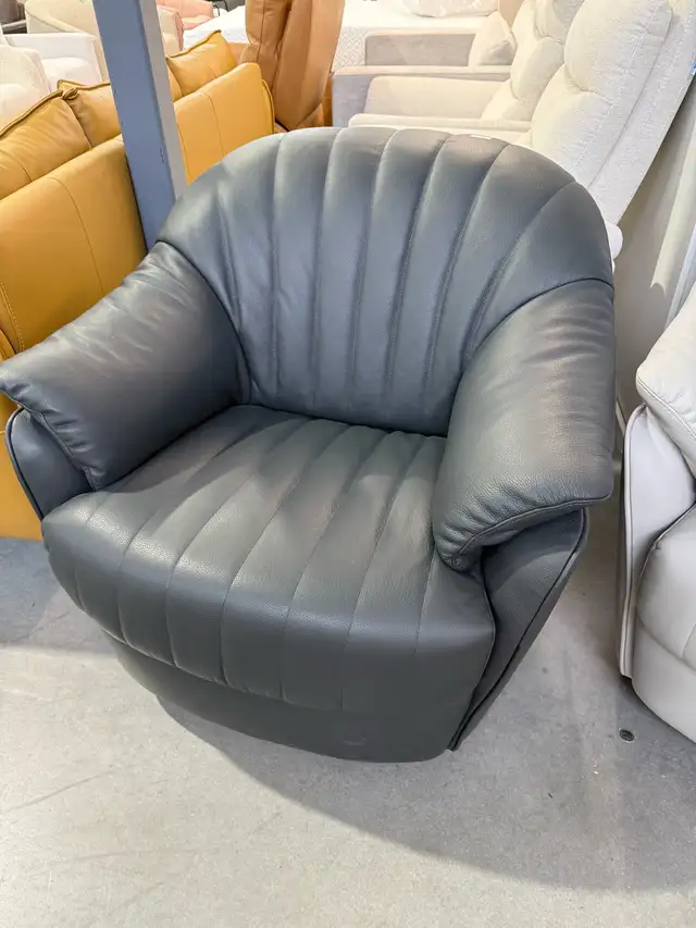 Natuzzi leather rocking swivel chair - Photo 2