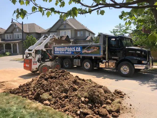 Free clean fill dirt soil, Kilbride Halton  area - Photo 2