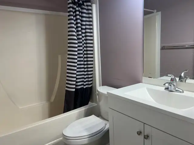Rooms for Rent Private Rooms Close by Londonderry Mall - Photo 7