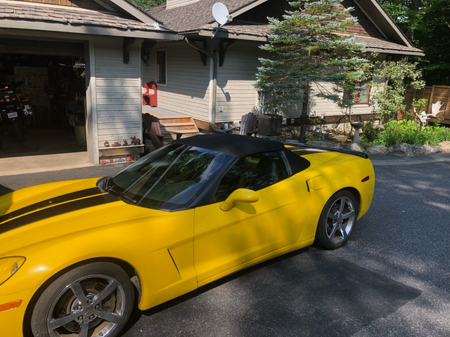 Gorgeous 2010 Chevrolet Convertible - Photo 3