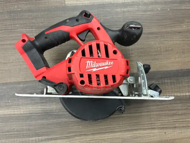 Milwaukee 2630 M18 Circular Saw - Photo 2