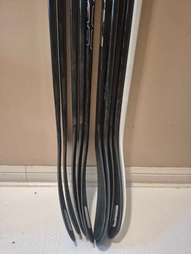 Hockey Sticks - Photo 3