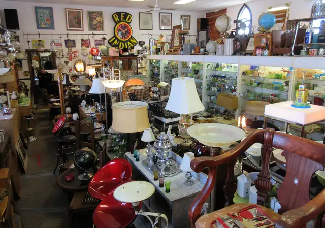 SAUBLE BEACH ANTIQUES & 21st CENTURY COLLECTIBLES - Photo 5