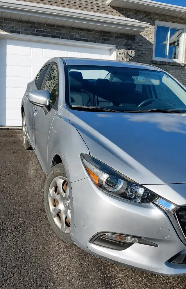 Mazda 3, très bas kilométrage, jamais accidentée - Photo 2
