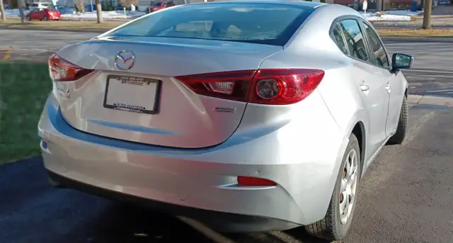 Mazda 3, très bas kilométrage, jamais accidentée - Photo 5