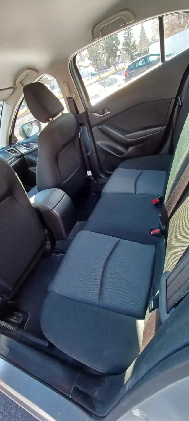 Mazda 3, très bas kilométrage, jamais accidentée - Photo 7