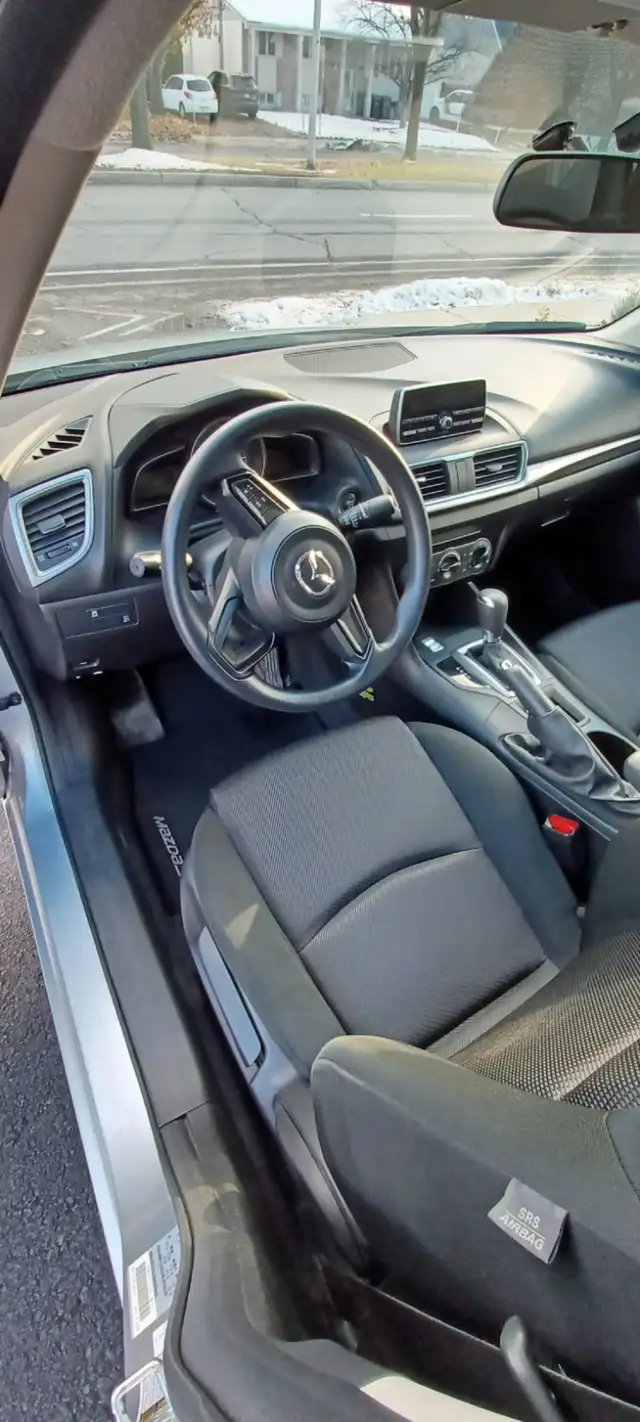 Mazda 3, très bas kilométrage, jamais accidentée - Photo 8