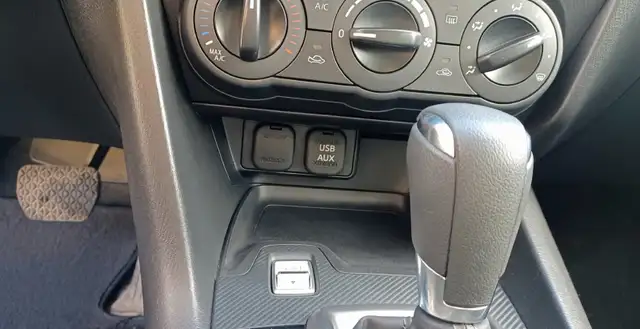 Mazda 3, très bas kilométrage, jamais accidentée - Photo 9