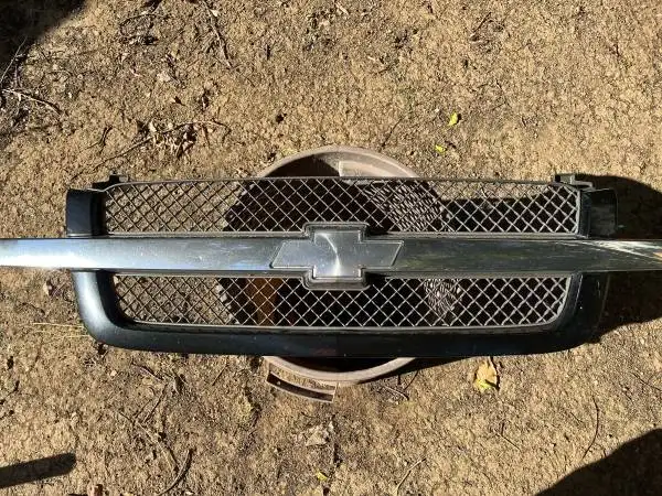 2003-2004 Silverado or Avalanche Grille OEM GM