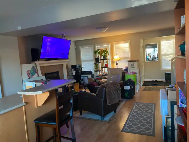 Spacious 3 Bed, 2.5 Bath Home in Terwillegar Towne - Photo 2