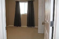 Spacious 3 Bed, 2.5 Bath Home in Terwillegar Towne - Photo 4