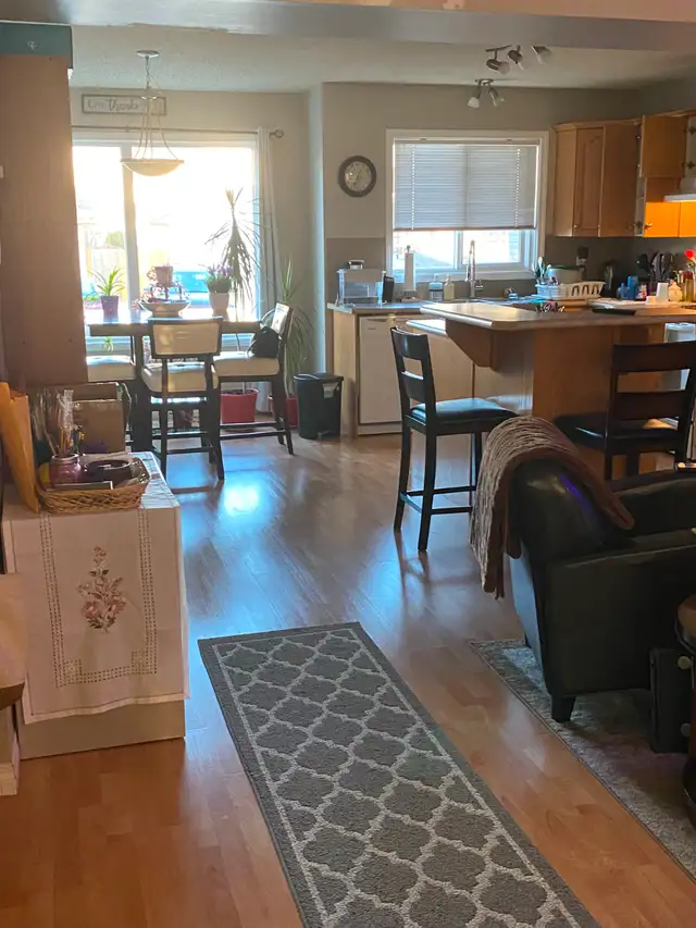 Spacious 3 Bed, 2.5 Bath Home in Terwillegar Towne - Photo 7
