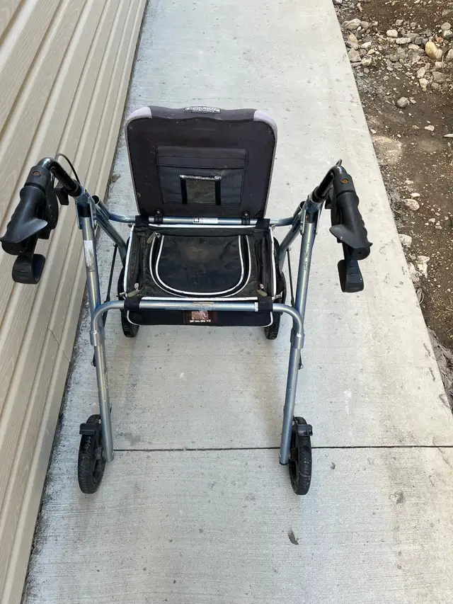 ADULT WALKER - Photo 3