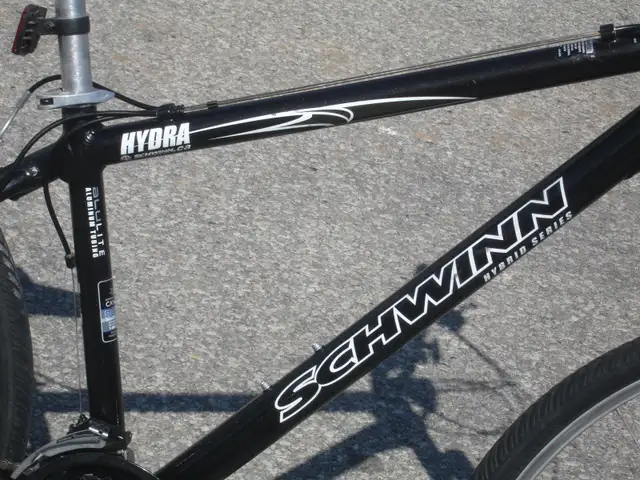 BARELY USED 700C SCHWINN HYBRID SERIES 24 SPD WITH SUSPENSION! - Photo 6