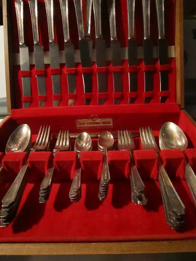#73-73 LEGACY silverware set for 12, Monogramed 'S' - Photo 2