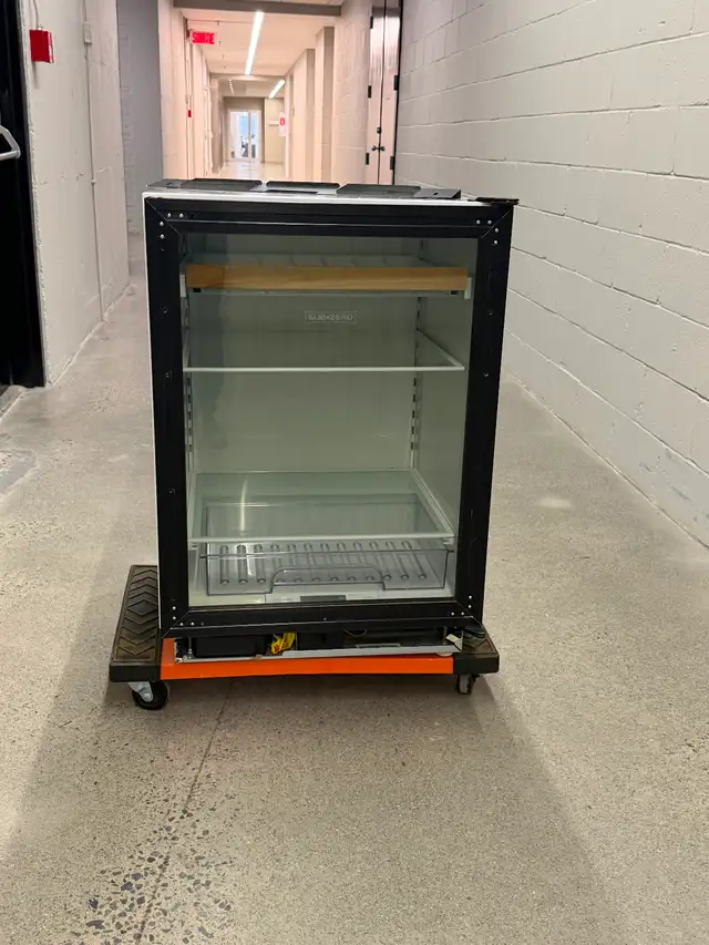 SubZero 24' Beverage center UC-24BG/O
