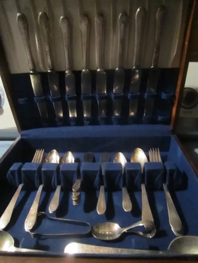 #80-102  PAUL REVERE silverware set for 4