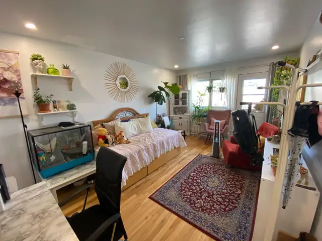 Tres joli 3 et demi (semi-meublé) - Nouveau Rosemont - Photo 2
