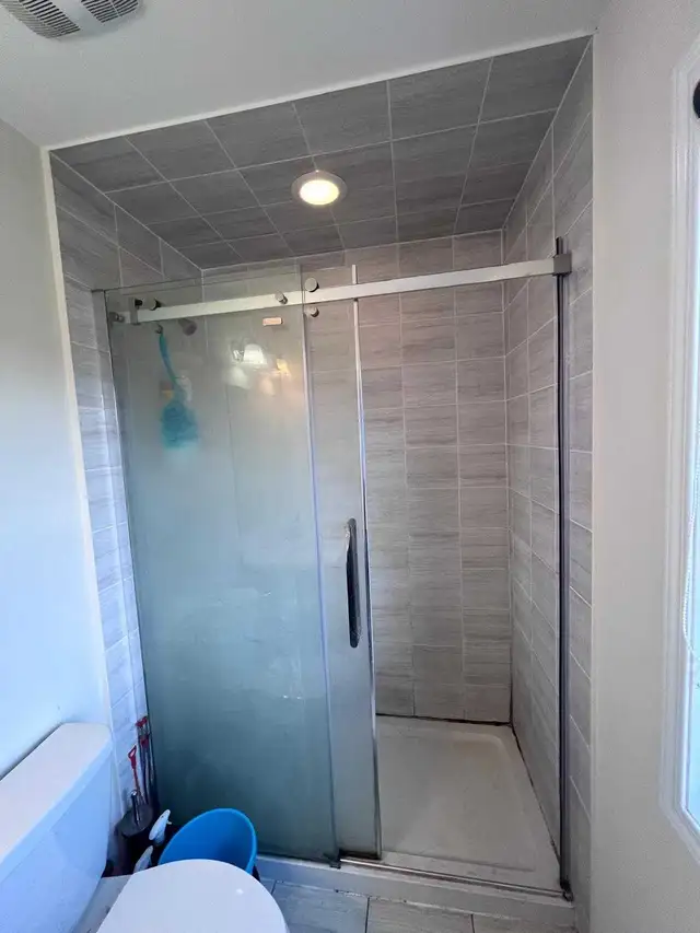 big room upper floor for Rent- Bovaird & Mississauga rd