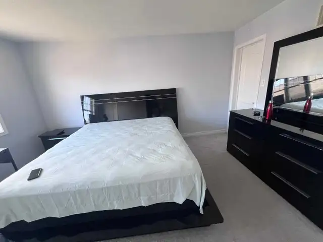 big room upper floor for Rent- Bovaird & Mississauga rd - Photo 4