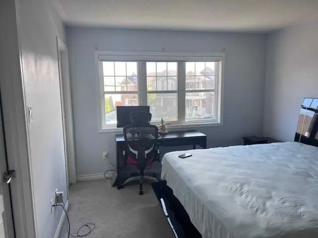big room upper floor for Rent- Bovaird & Mississauga rd - Photo 5