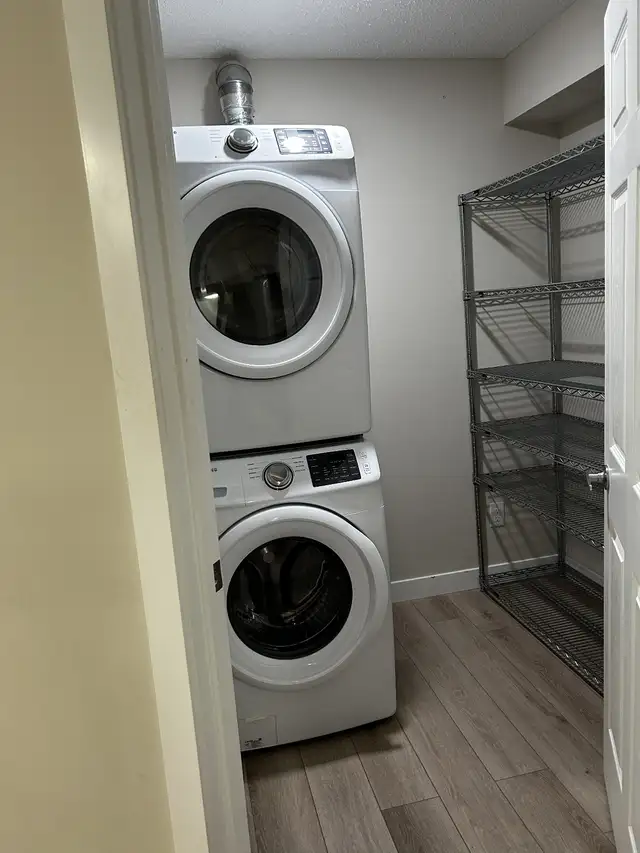 Bright and Modern Apartment in South Edmonton - Photo 3
