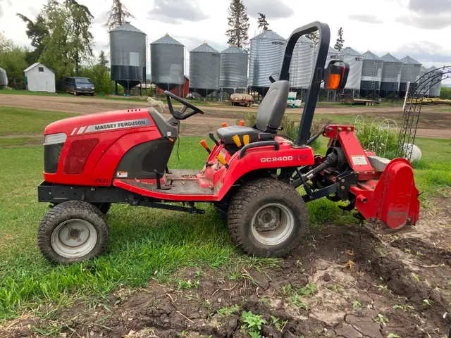 Massey GC 2400 garden tractor with rototiller - Photo 2