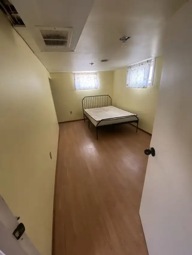 Basement Unit Near University of Alberta - Photo 3