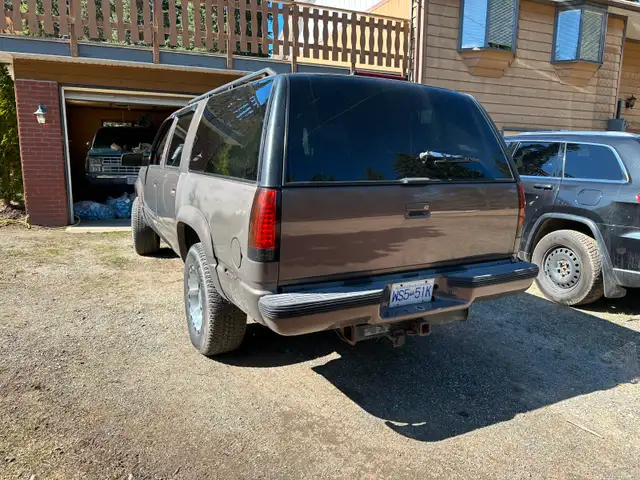 1997 GMC SUBURBAN 4X4 - Photo 3