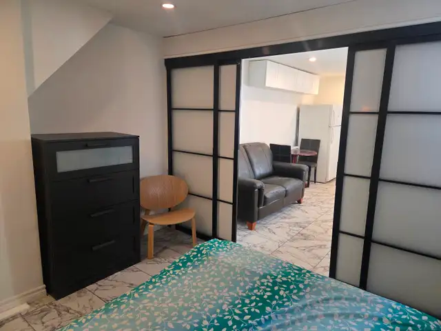 À LASALLE, BACHELOR 3 1/2, RÉNOVÉ, MEUBLÉ, ENSOLEILLÉ. - Photo 7