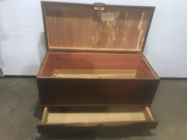 Antique Hope Chest For Sale - Photo 2