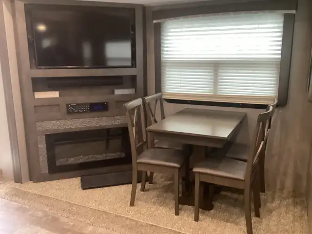 Rockwood 5th wheel 2020 - Photo 3