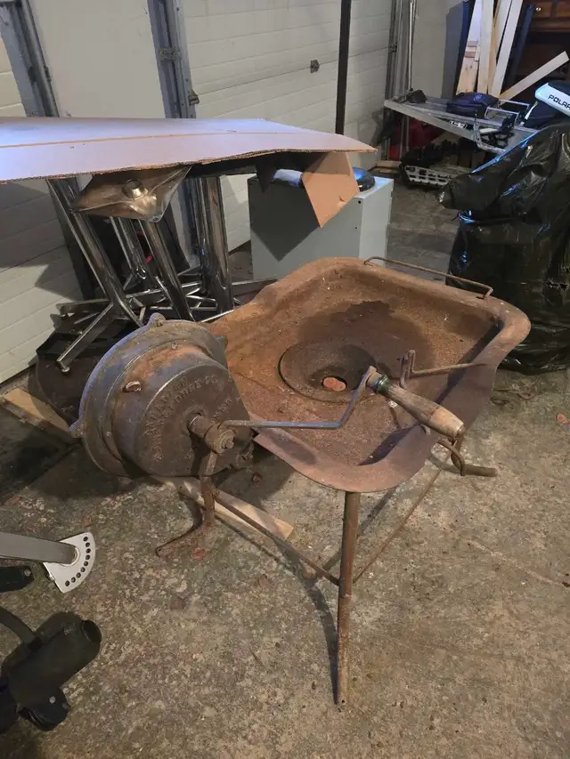 antique forge - Photo 2